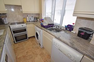 ** UNDER OFFER WITH MAWSON COLLINS ** Mont Clare Flats, Sohier Road
